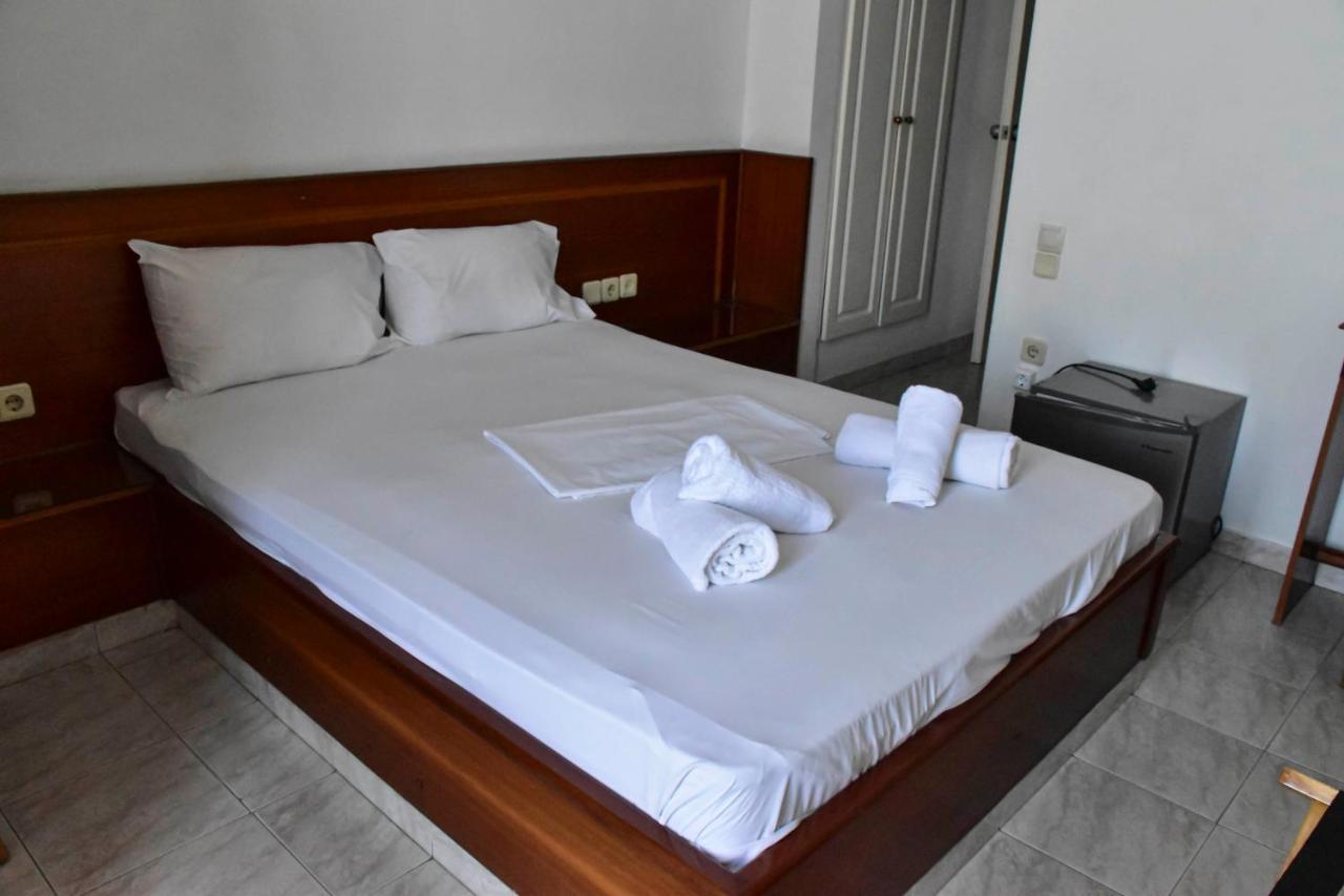 Leonidas Hotel Gythio Esterno foto