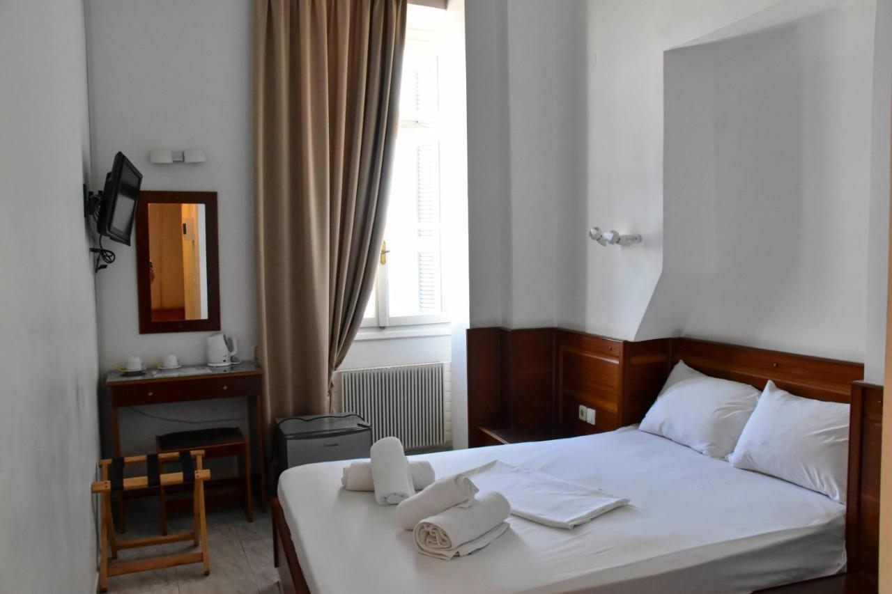 Leonidas Hotel Gythio Esterno foto