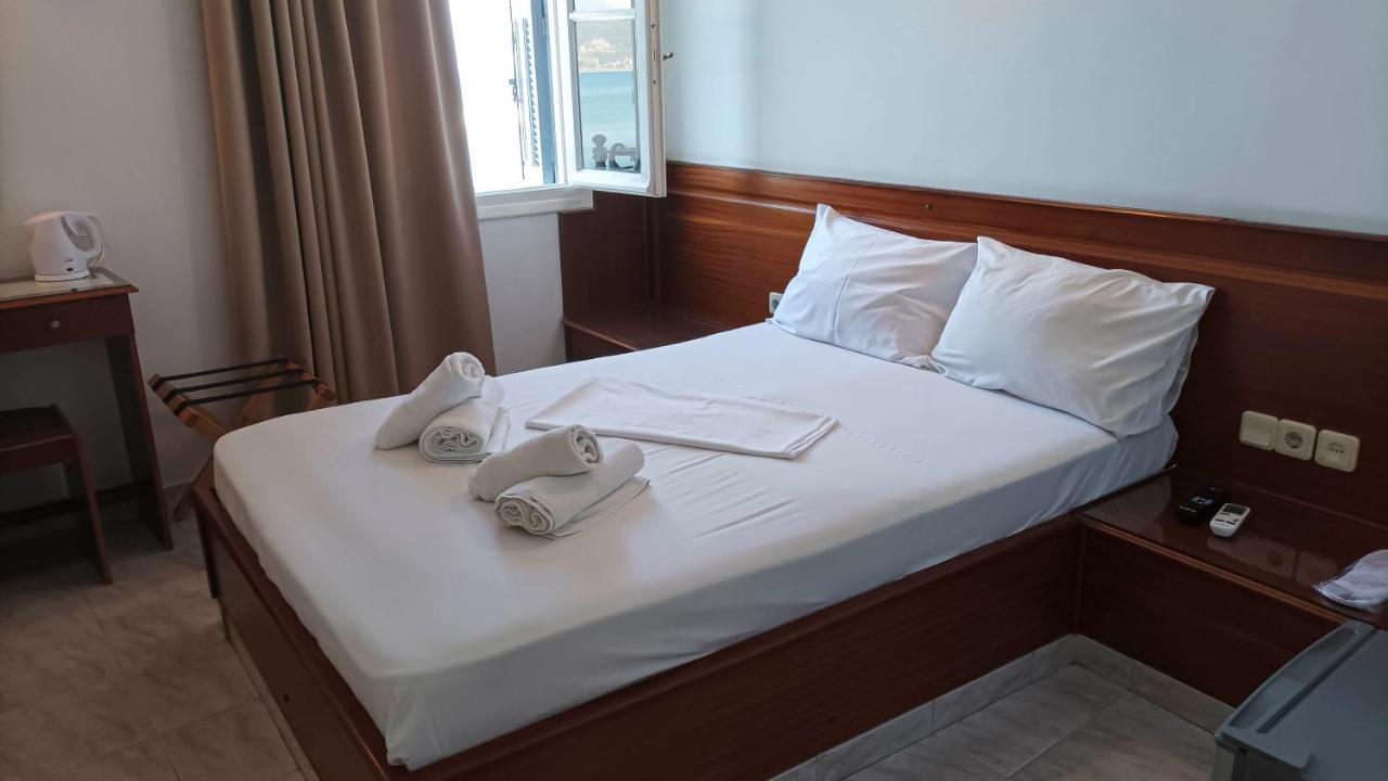Leonidas Hotel Gythio Esterno foto