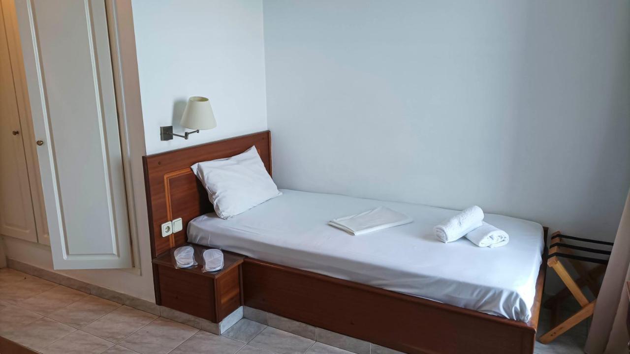 Leonidas Hotel Gythio Esterno foto